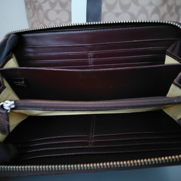 Coach Brown Signature Wallet Set - Picture 6 of 6